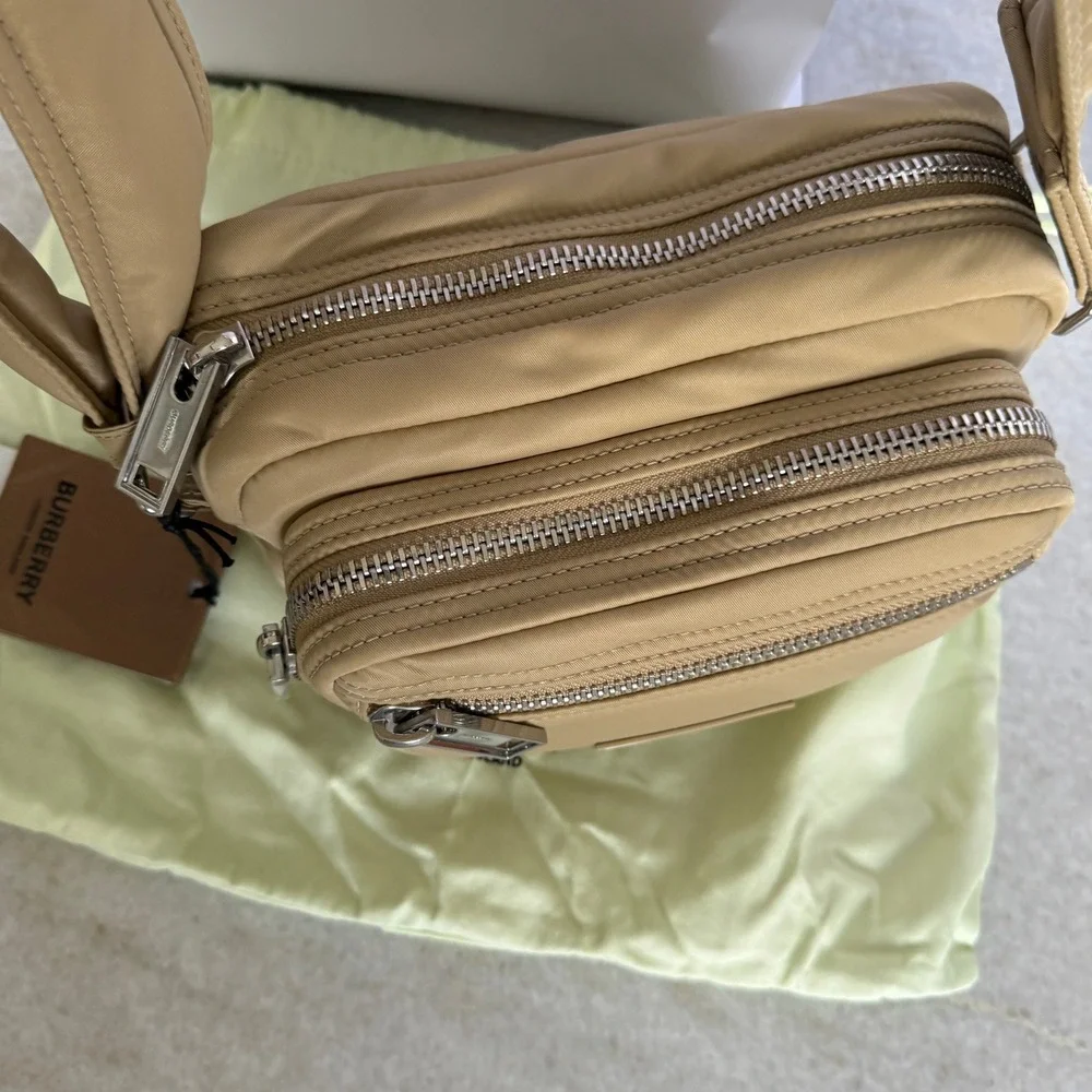 Burberry Warner Nylon Crossbody Bag Gold‎ Honey 81044931 Camera Bag New